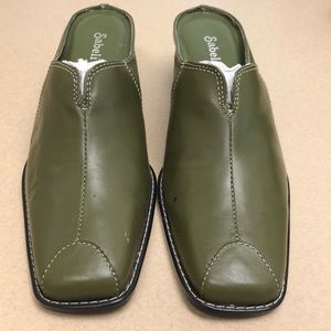 Olive 2” heel eather mules NWOT made In Brazil